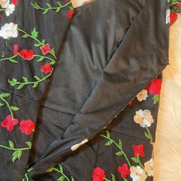 Black Floral Embroidered Sleeveless Long Dress - Picture 7 of 8